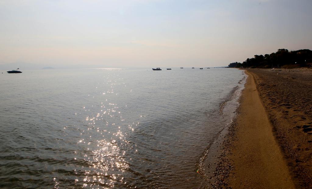 Beach Front Chanioti Polýkhrono Eksteriør bilde